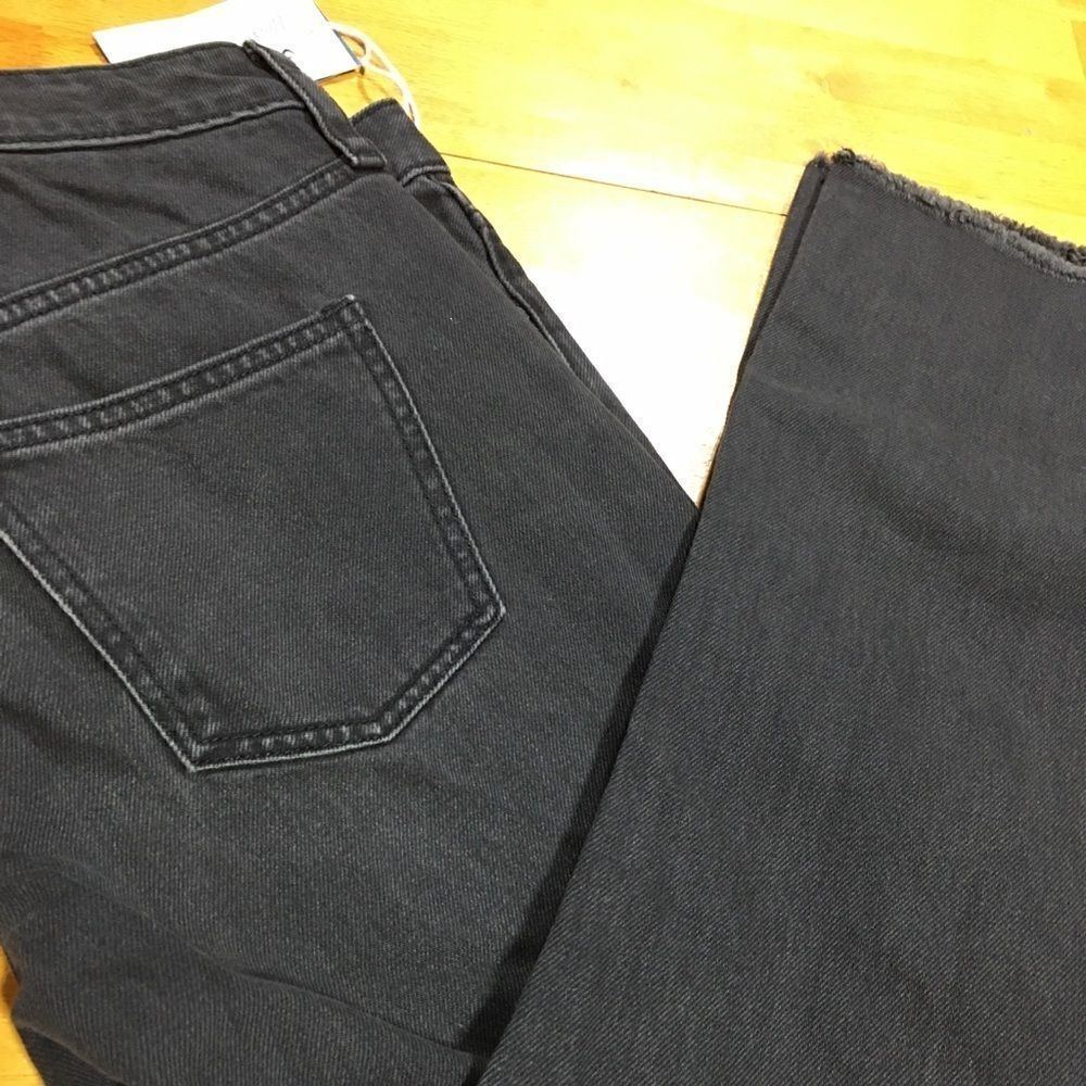 NWT Universal Threads Size 6 black straight leg frayed hem 5 pocket